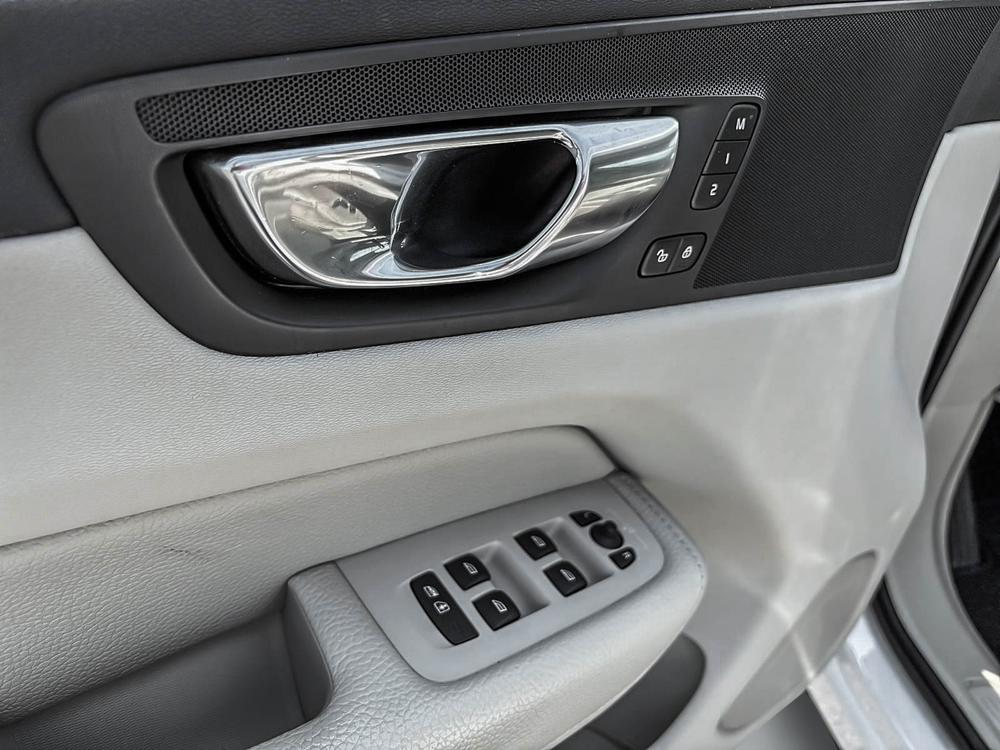 Volvo XC60 B6 MOMENTUM // PREMIUM PACK 2022 d’occasion à vendre - 13