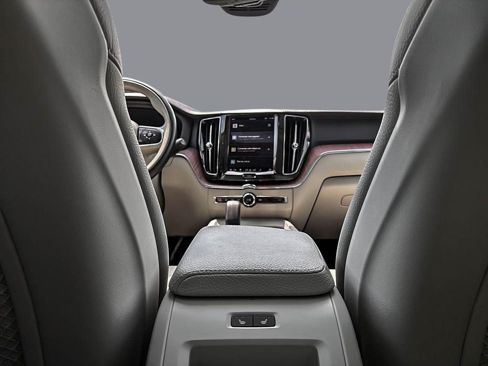 Volvo XC60 B6 MOMENTUM // PREMIUM PACK 2022 d’occasion à vendre - 14