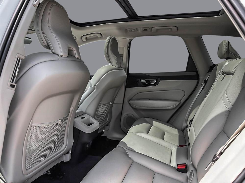 Volvo XC60 B6 MOMENTUM // PREMIUM PACK 2022 d’occasion à vendre - 17