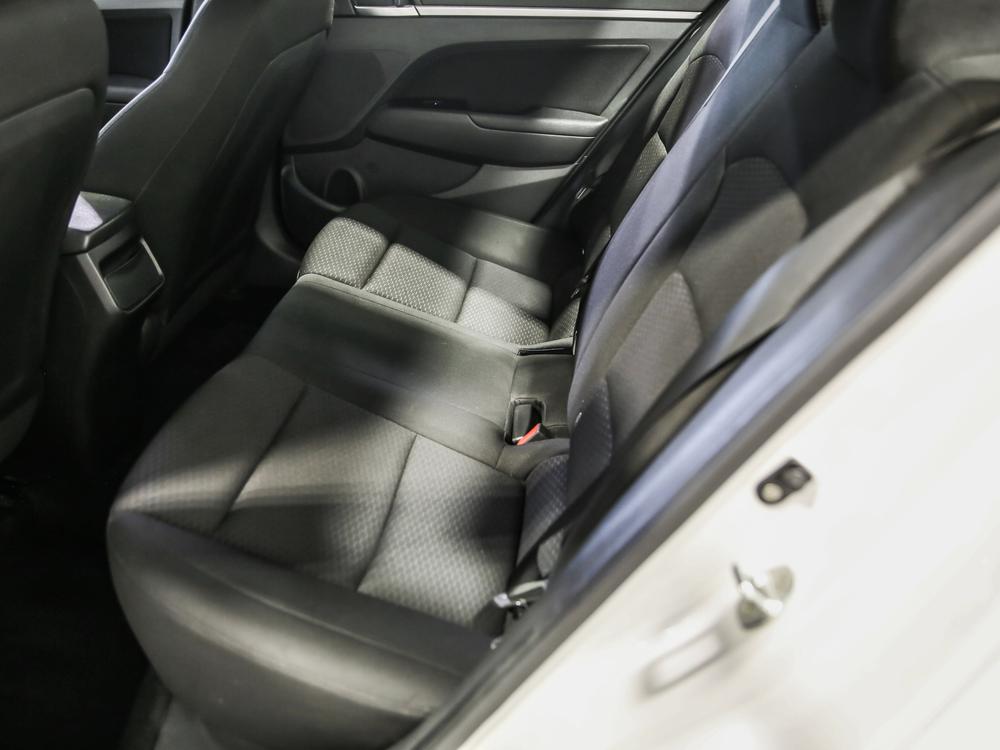 Hyundai Elantra Essential 2019 d’occasion à vendre - 30