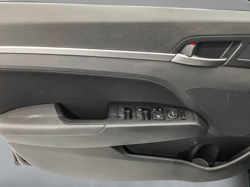 Hyundai Elantra Soleil et Sécurité 2020 d’occasion à vendre - 12