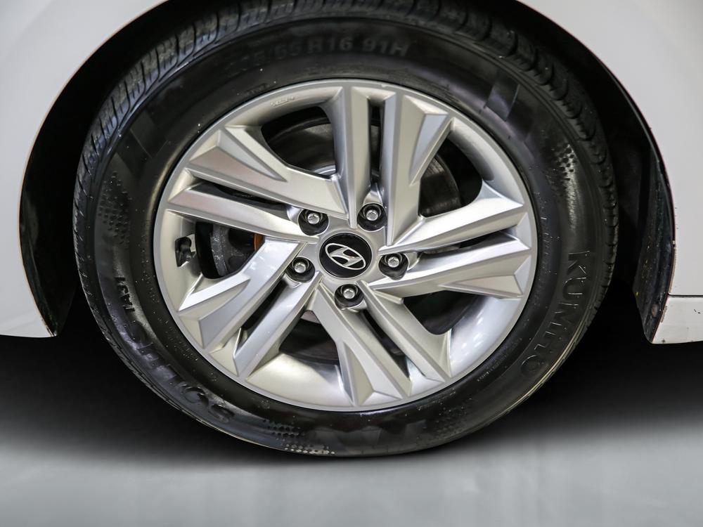 Hyundai Elantra Essential 2019 d’occasion à vendre - 11
