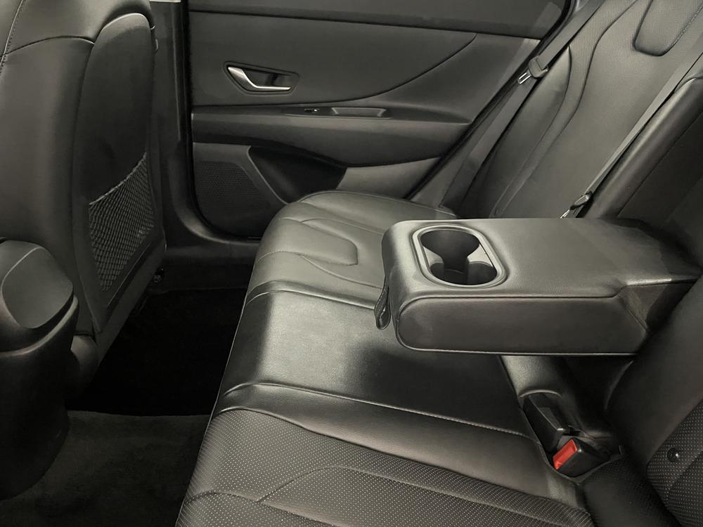 Hyundai Elantra 2023 Rouge usage à vendre Hyundai Elantra 2023 Rouge usage à vendre