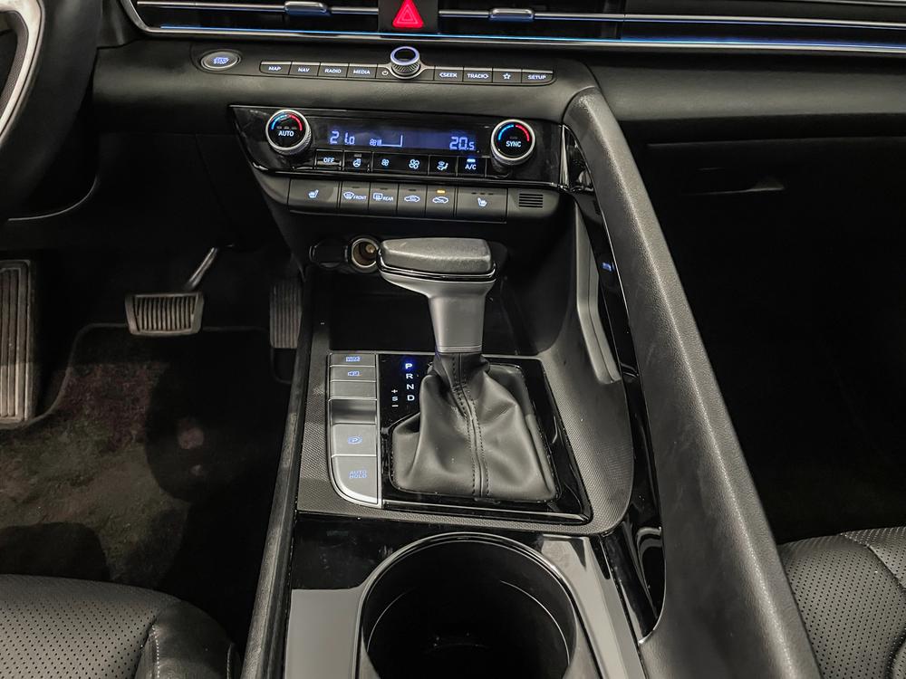 Hyundai Elantra 2023 Rouge usage à vendre Hyundai Elantra 2023 Rouge usage à vendre