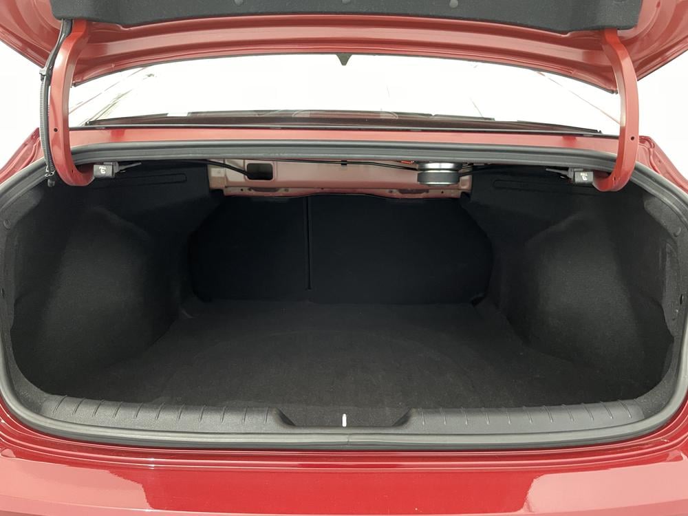 Hyundai Elantra 2023 Rouge usage à vendre Hyundai Elantra 2023 Rouge usage à vendre