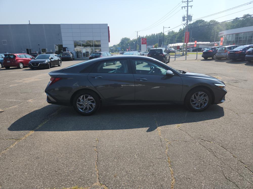 Hyundai Elantra Preferred 2024 d’occasion à vendre - 2