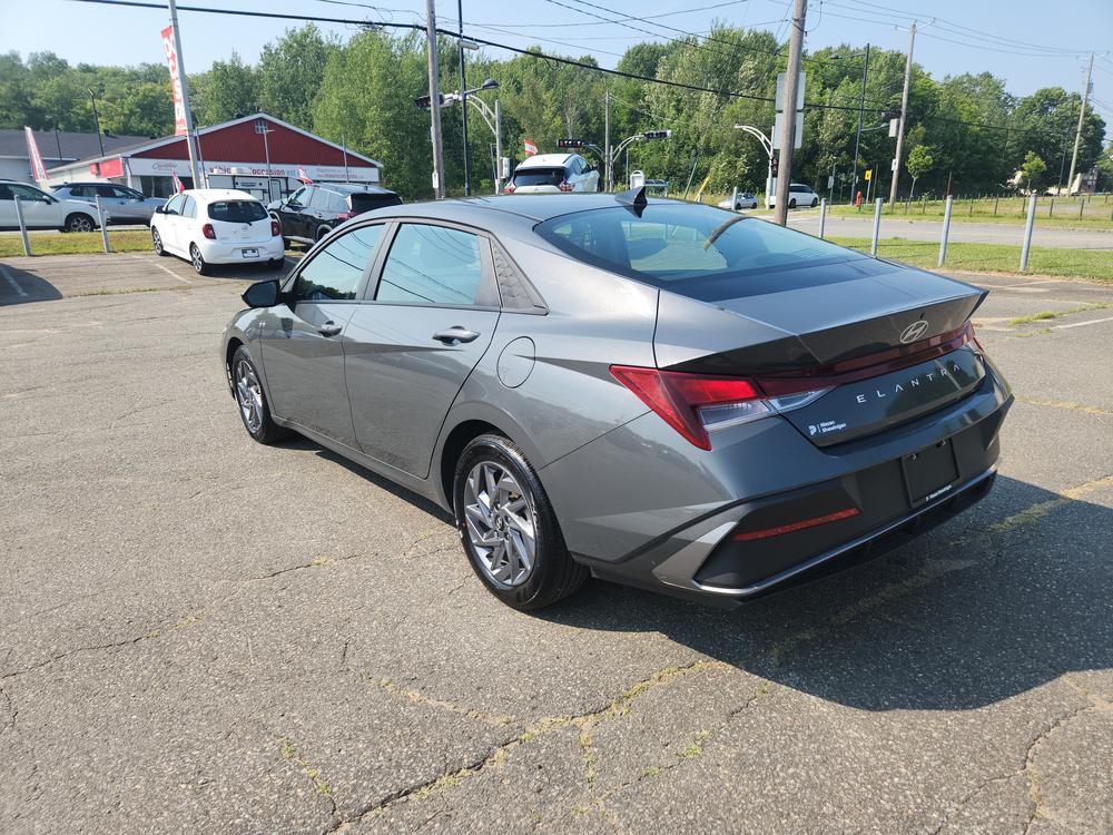 Hyundai Elantra Preferred 2024 d’occasion à vendre - 6