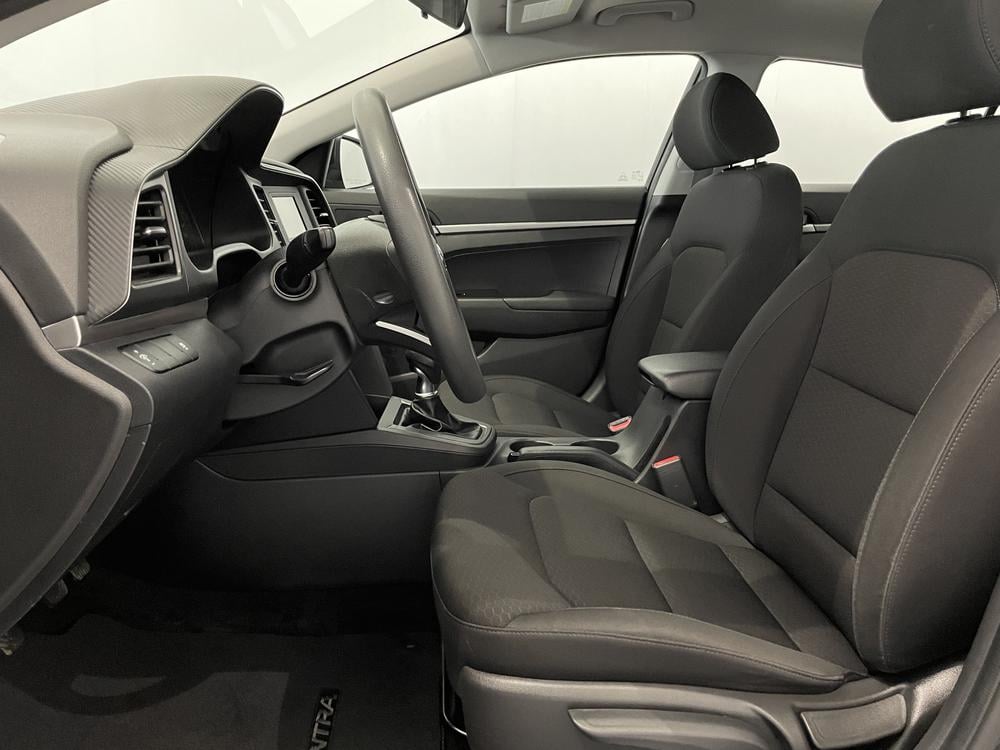 Hyundai Elantra Essential 2020 d’occasion à vendre - 12