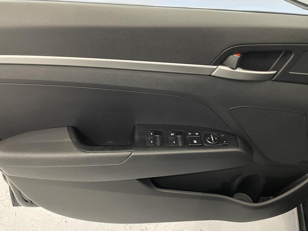 Hyundai Elantra Essential 2020 d’occasion à vendre - 11