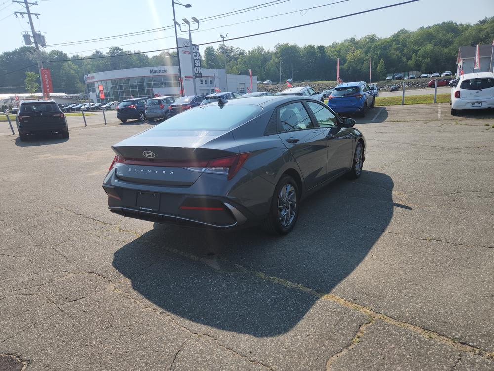 Hyundai Elantra Preferred 2024 d’occasion à vendre - 3