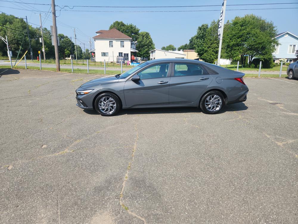 Hyundai Elantra Preferred 2024 d’occasion à vendre - 7