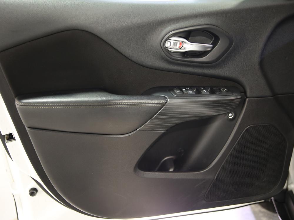 Jeep Cherokee Sport 2016 d’occasion à vendre - 13