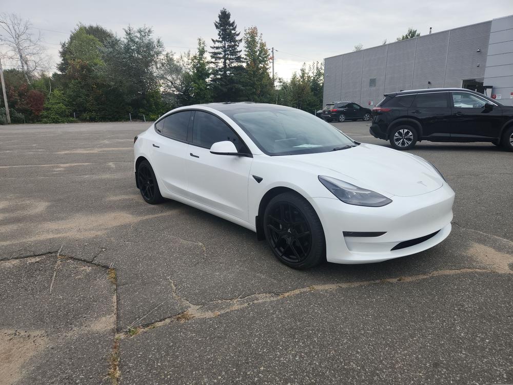 Tesla Model 3 BASE