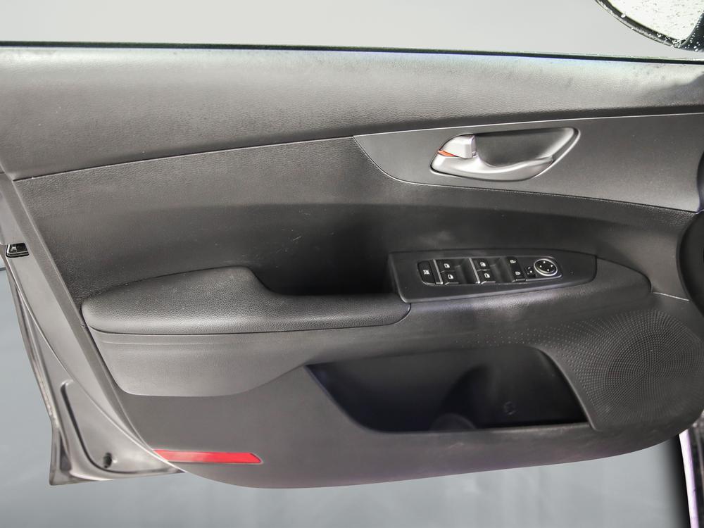 Kia Forte LX 2021 d’occasion à vendre - 13