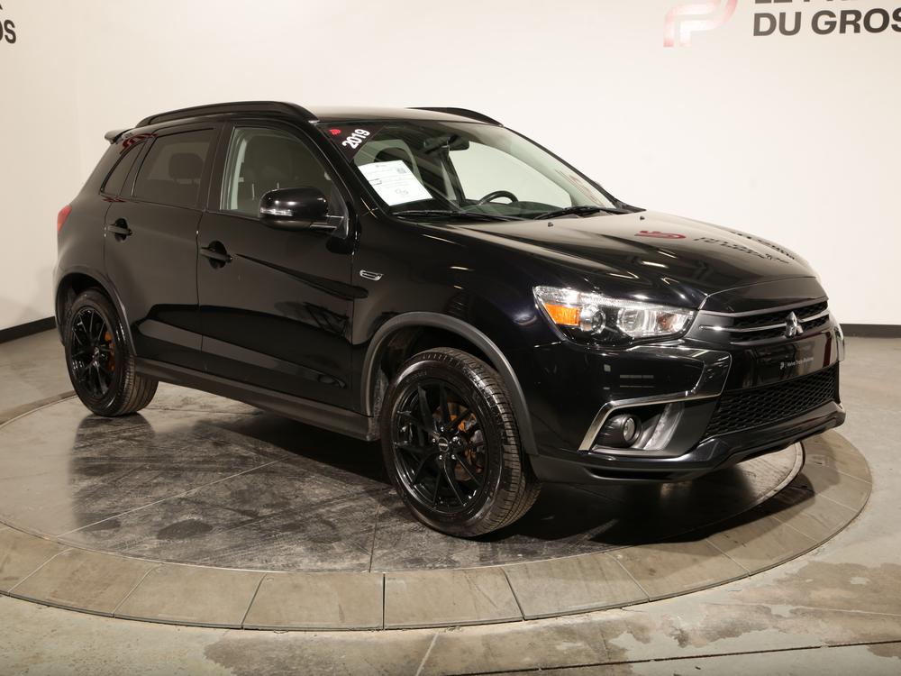 Mitsubishi RVR SE AWD // BLACK EDITION