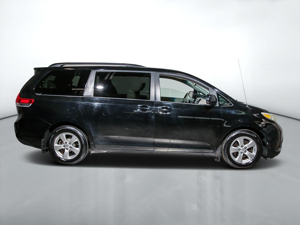 Toyota Sienna LE 2014 d’occasion à vendre - 2