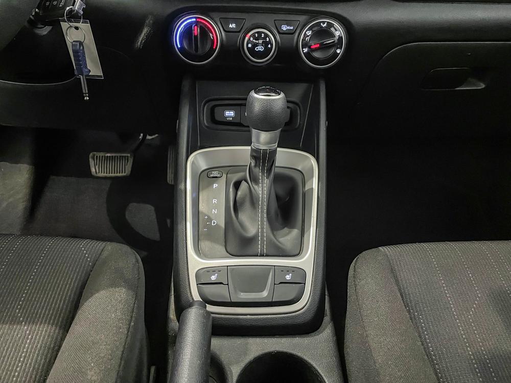 Hyundai Venue Essential / toit noir 2023 d’occasion à vendre - 24