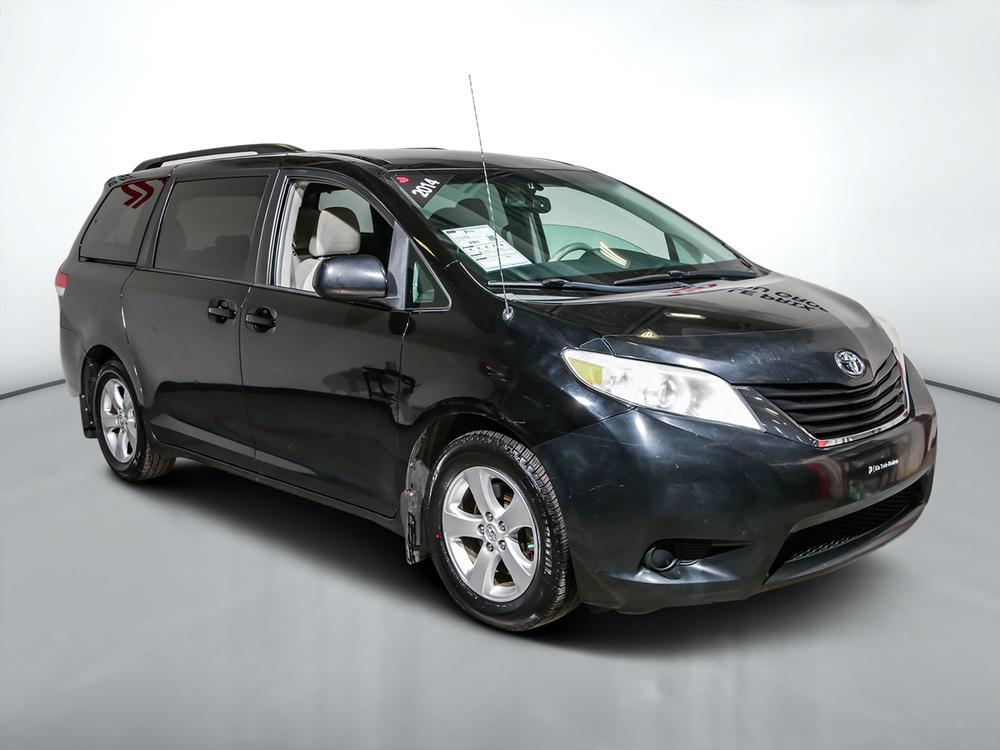 Toyota Sienna LE