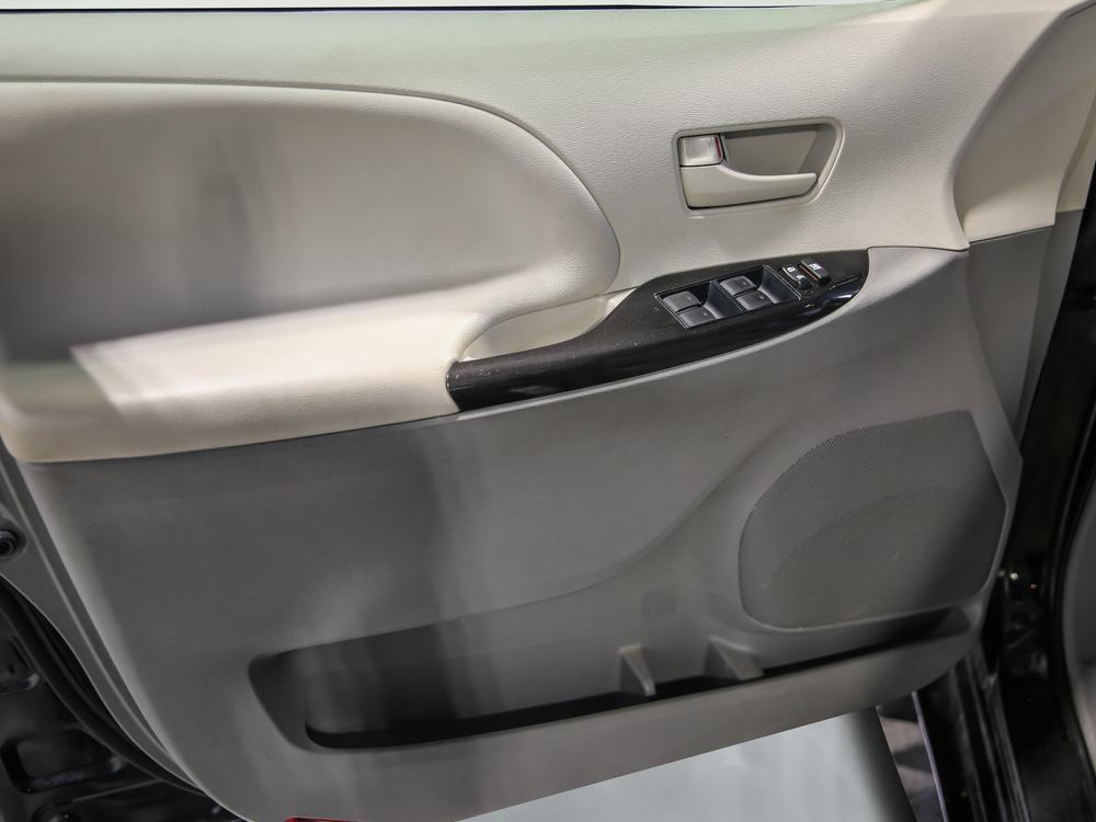 Toyota Sienna LE 2014 d’occasion à vendre - 13