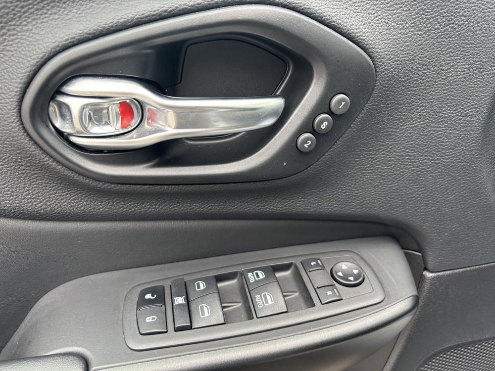 Jeep Cherokee Trailhawk 2023 d’occasion à vendre - 12