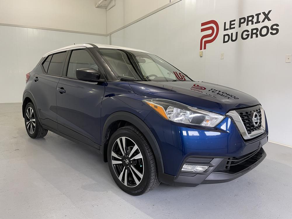 Nissan Kicks SV / Toit blanc