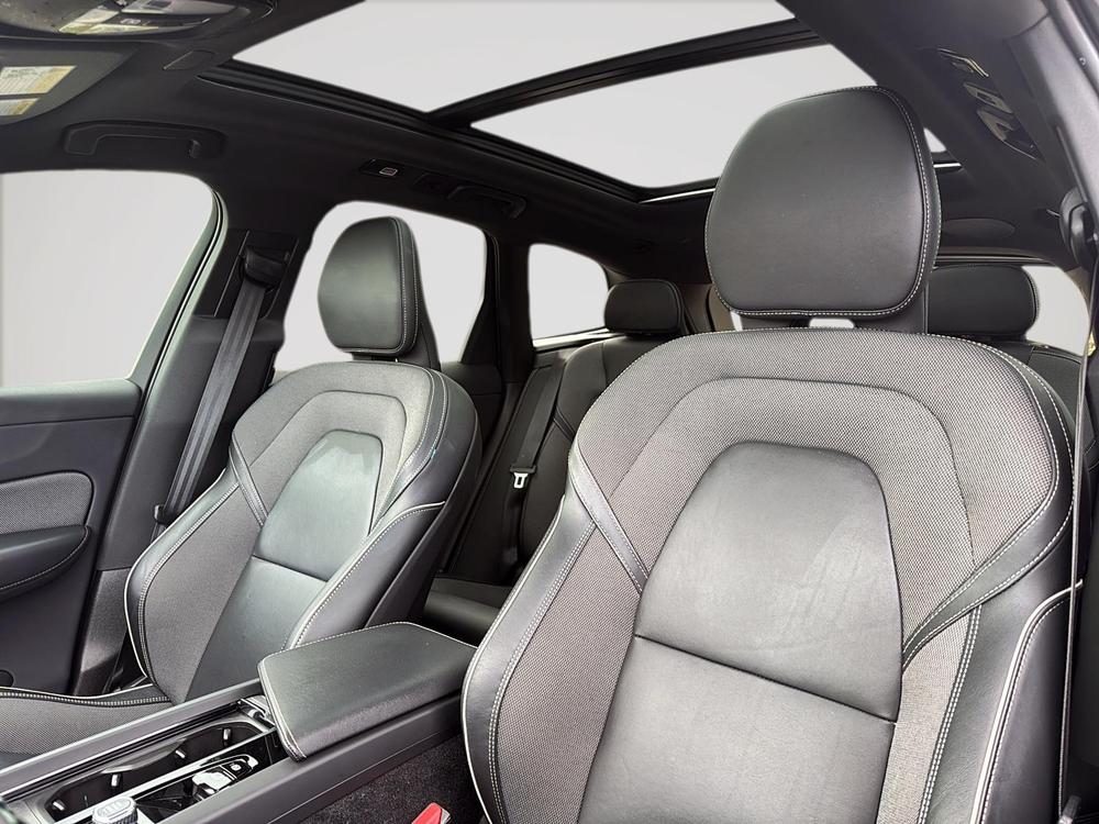 Volvo XC60 B6 R-DESIGN AWD 2022 d’occasion à vendre - 13