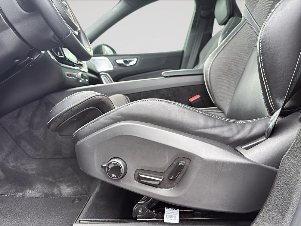 Volvo XC60 B6 R-DESIGN AWD 2022 d’occasion à vendre - 16