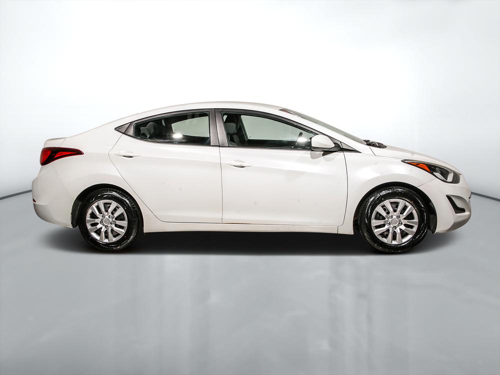 Hyundai Elantra L 2016 d’occasion à vendre - 2