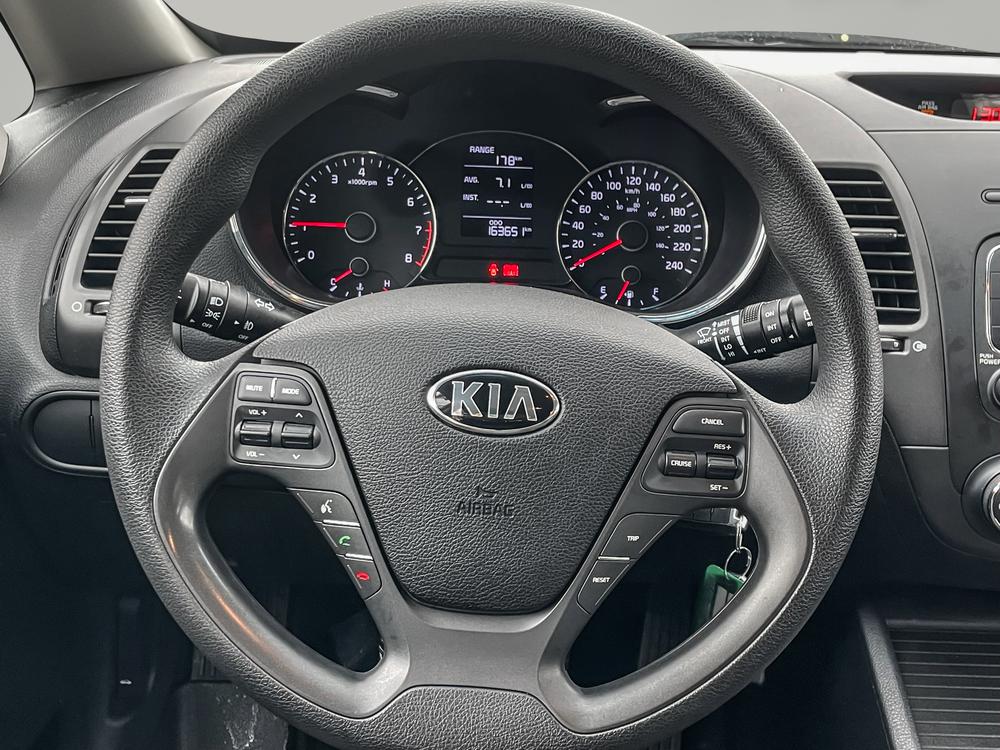 Kia Forte 5-Door 2016 Gris usage à vendre Kia Forte 5-Door 2016 Gris usage à vendre