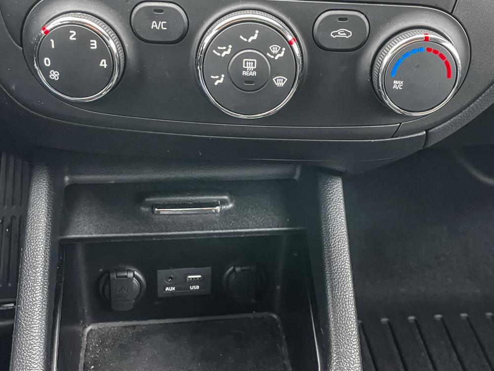 Kia Forte 5-Door 2016 Gris usage à vendre Kia Forte 5-Door 2016 Gris usage à vendre