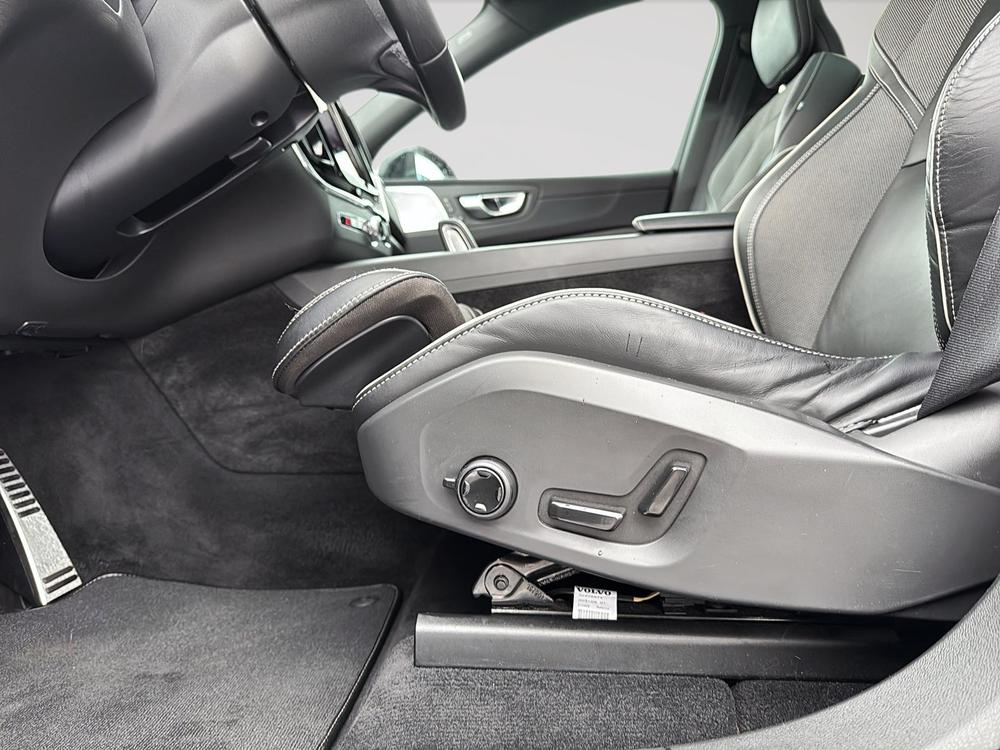 Volvo XC60 Recharge T8 R-DESIGN // PLUG IN // AWD 2022 d’occasion à vendre - 12