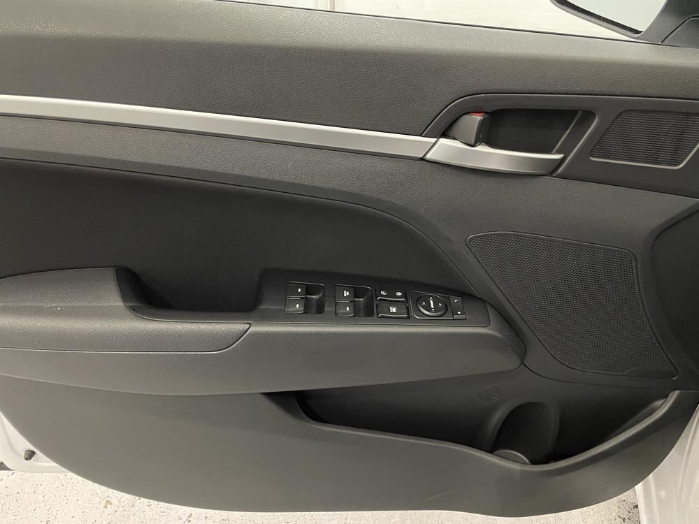 Hyundai Elantra Preferred 2020 d’occasion à vendre - 12