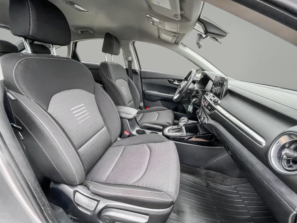 Kia Forte5 2021 Gris usage à vendre Kia Forte5 2021 Gris usage à vendre