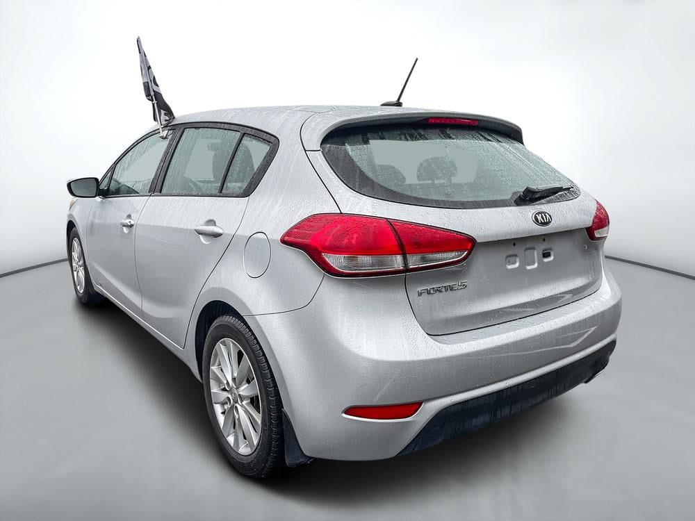 Kia Forte 5-Door 2016 Gris usage à vendre Kia Forte 5-Door 2016 Gris usage à vendre