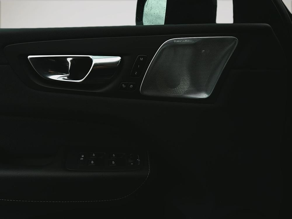 Volvo XC60 Recharge T8 R-DESIGN // PLUG IN // AWD 2022 d’occasion à vendre - 18