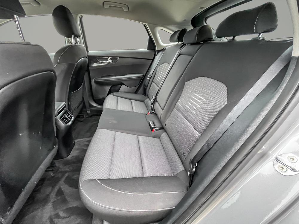 Kia Forte5 2021 Gris usage à vendre Kia Forte5 2021 Gris usage à vendre