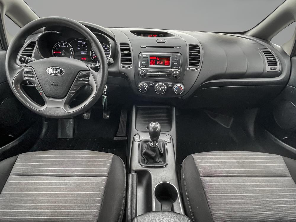Kia Forte 5-Door 2016 Gris usage à vendre Kia Forte 5-Door 2016 Gris usage à vendre