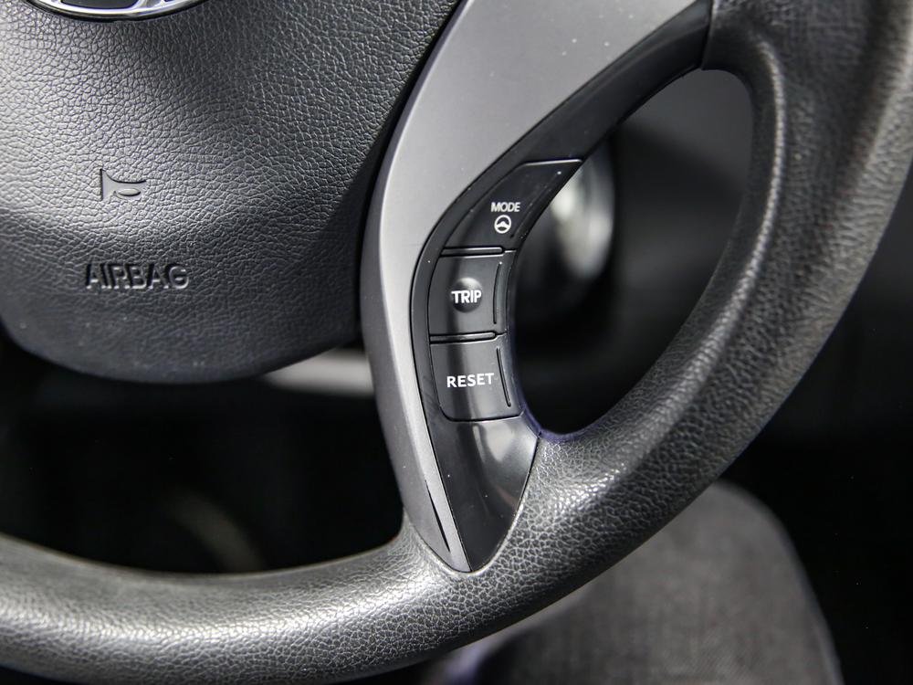 Hyundai Elantra L 2016 d’occasion à vendre - 18