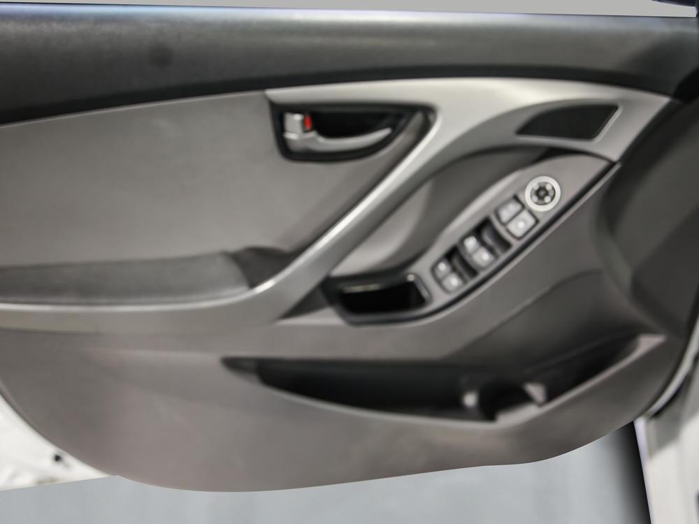 Hyundai Elantra L 2016 d’occasion à vendre - 13