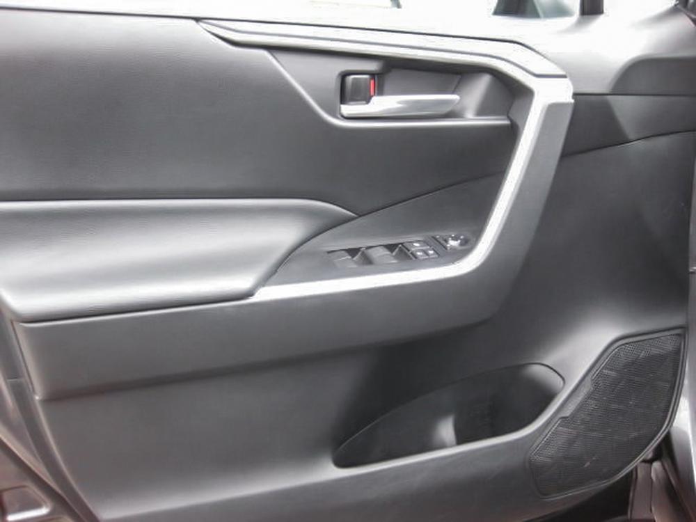 Toyota RAV4 XLE 2021 d’occasion à vendre - 9