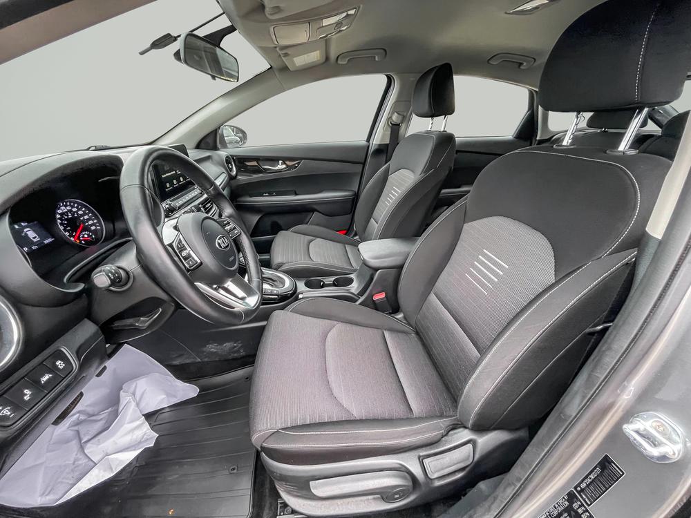 Kia Forte5 2021 Gris usage à vendre Kia Forte5 2021 Gris usage à vendre