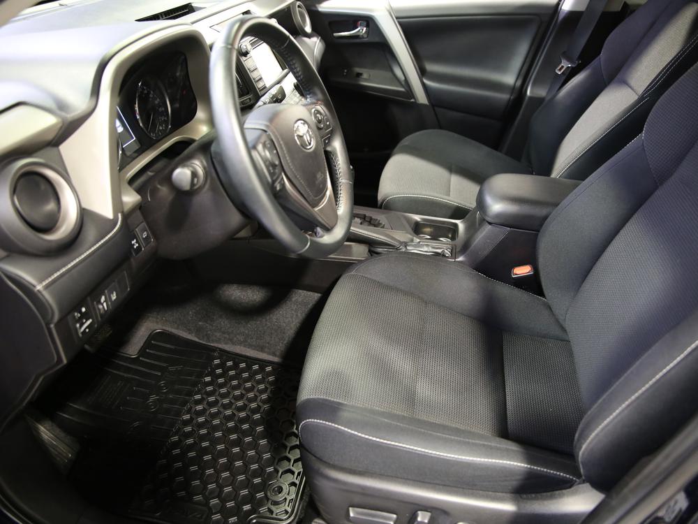 Toyota RAV4 XLE AWD 2017 d’occasion à vendre - 18