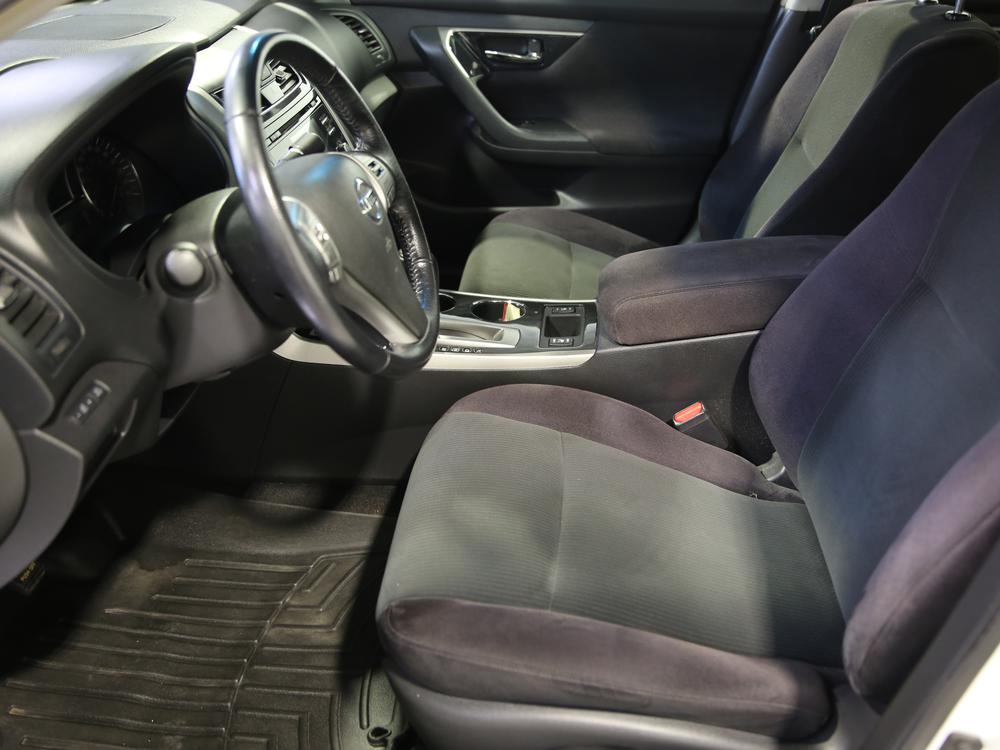 Nissan Altima sv 2013 d’occasion à vendre - 18