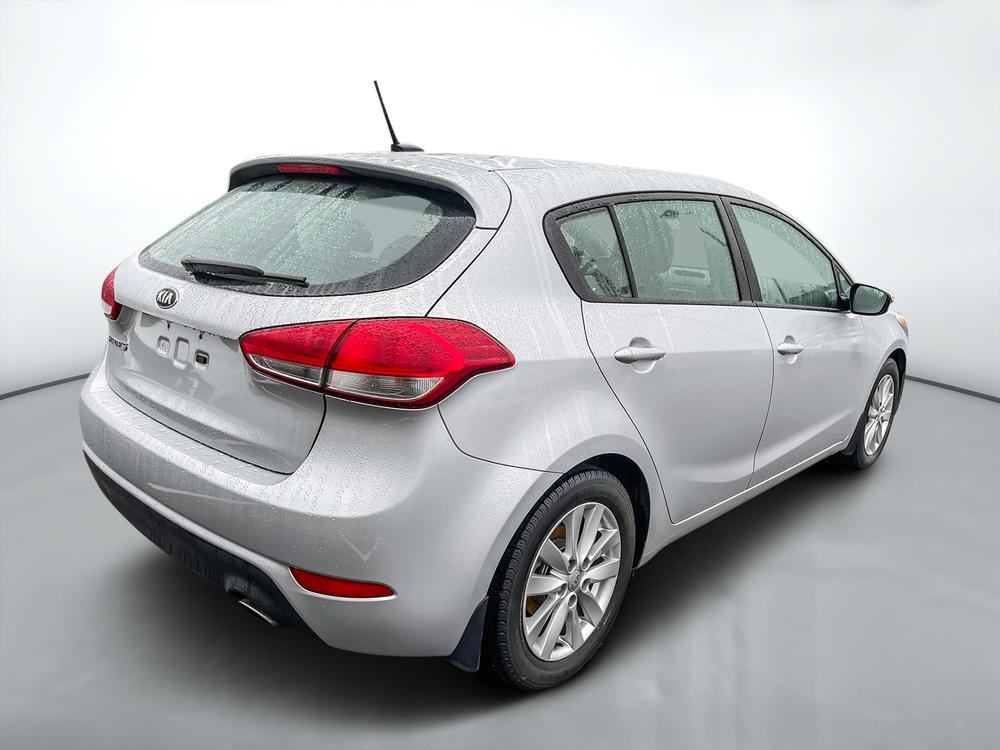 Kia Forte 5-Door 2016 Gris usage à vendre Kia Forte 5-Door 2016 Gris usage à vendre
