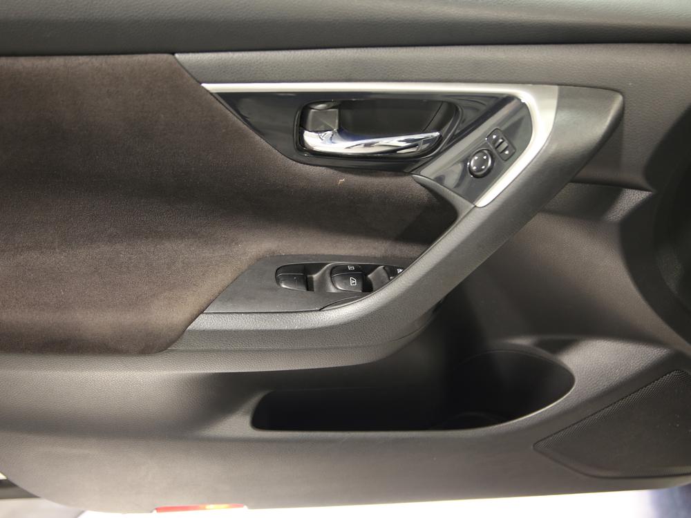 Nissan Altima sv 2013 d’occasion à vendre - 16