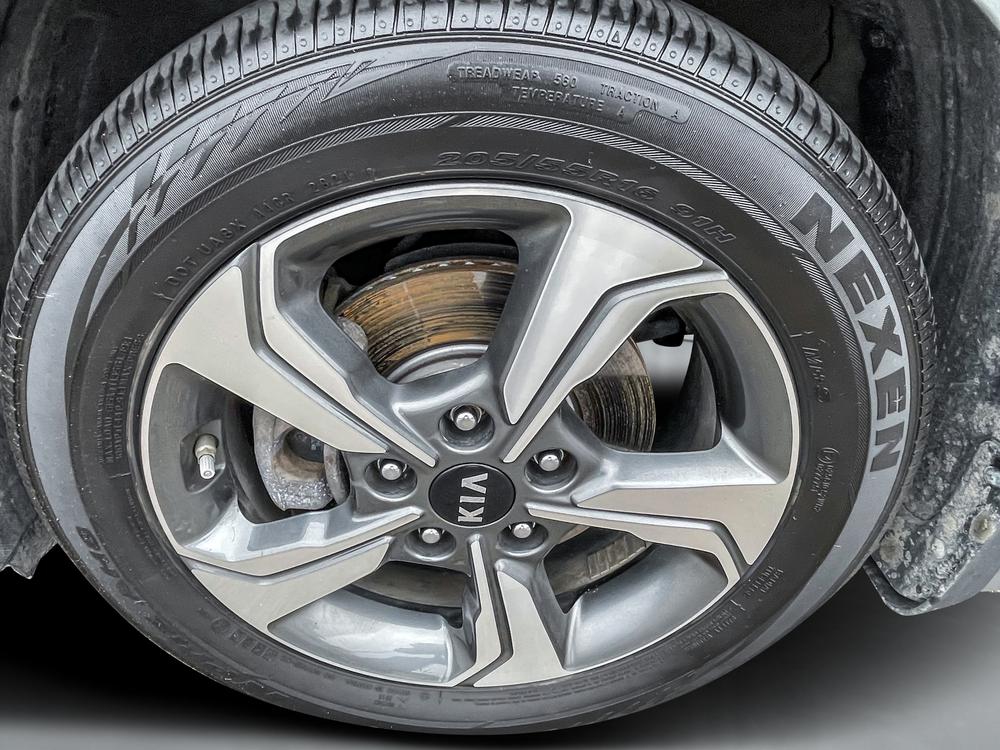 Kia Forte5 2021 Gris usage à vendre Kia Forte5 2021 Gris usage à vendre