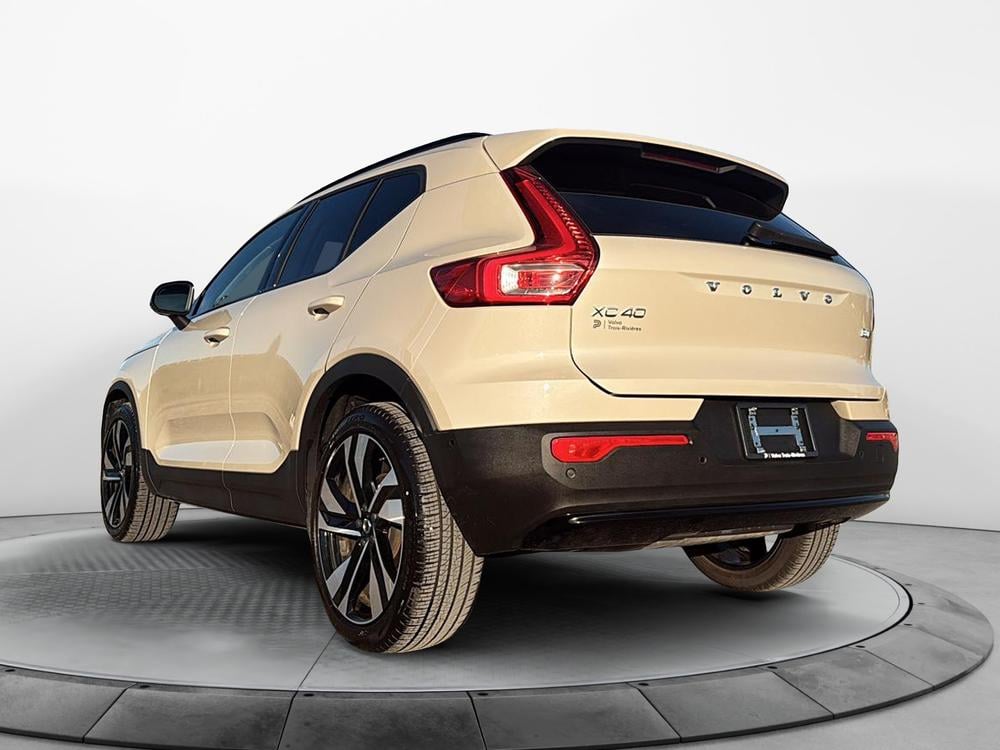 Volvo XC40 B5 PLUS AWD // DARK THEME 2025 d’occasion à vendre - 8