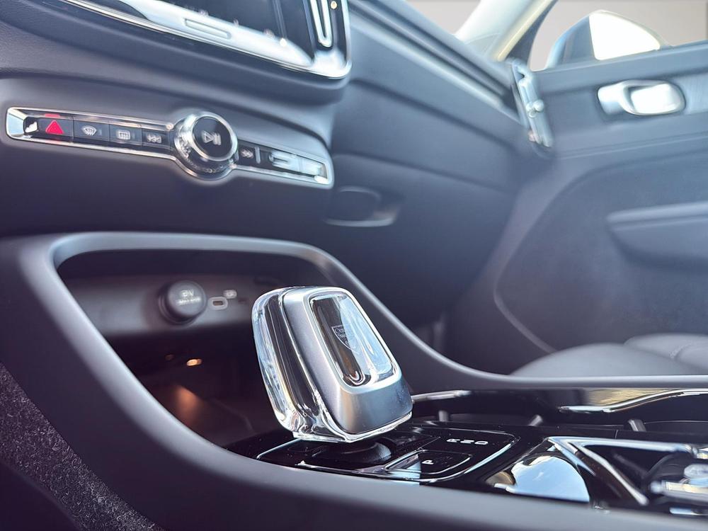 Volvo XC40 B5 PLUS AWD // DARK THEME 2025 d’occasion à vendre - 16