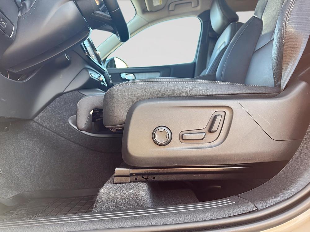 Volvo XC40 B5 PLUS AWD // DARK THEME 2025 d’occasion à vendre - 13