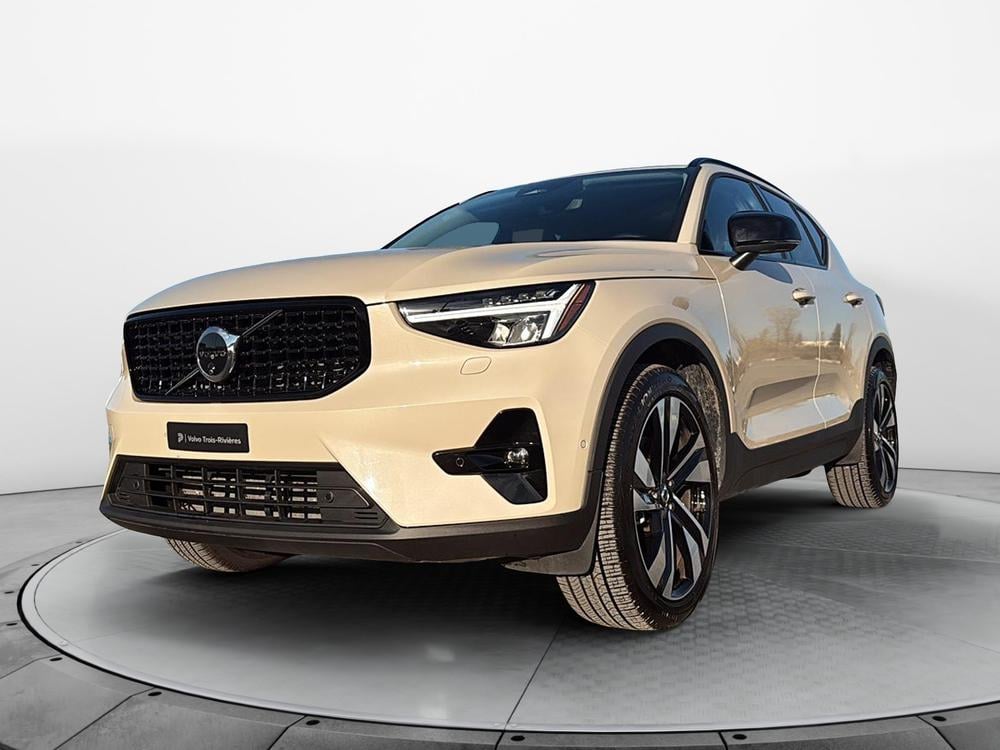 Volvo XC40 B5 PLUS AWD // DARK THEME 2025 d’occasion à vendre - 3
